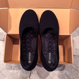 Gently USED w/ box VIVAIA Claire Flats Navy size EU 40 / 9